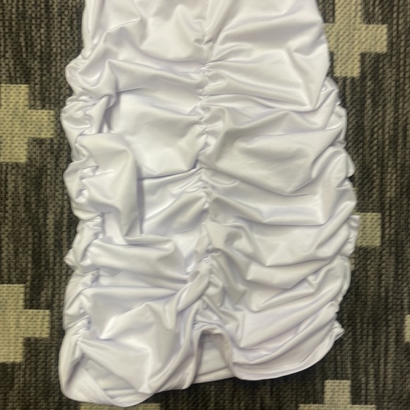 Stretchy White Medium Dress - Picture 4 of 4